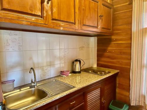 Kuchyň nebo kuchyňský kout v ubytování Bangsaray Village Resort