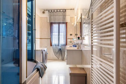 a bathroom with a shower and a sink at Casa Marina in Rosolina