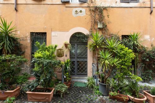 GuestHost - Comfy Studio x2 - Trastevere District!