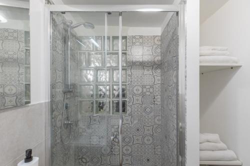 GuestHost - Comfy Studio x2 - Trastevere District!