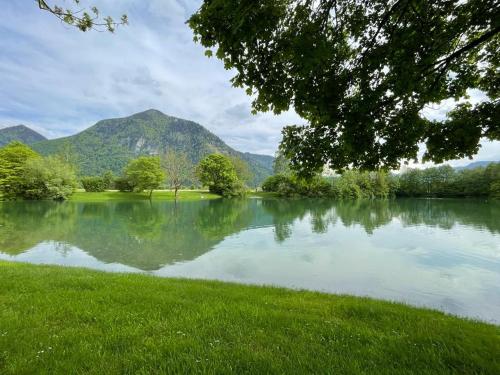 a body of water with mountains in the background at Ferienwohnung Klauserhof in Grassau