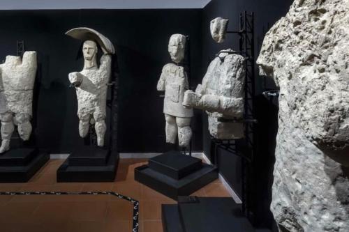 a museum exhibit with statues of people on display at [Torregrande]APT.1-Con terrazzo a pochi metri dal mare - Free Wi-Fi in Torre Grande