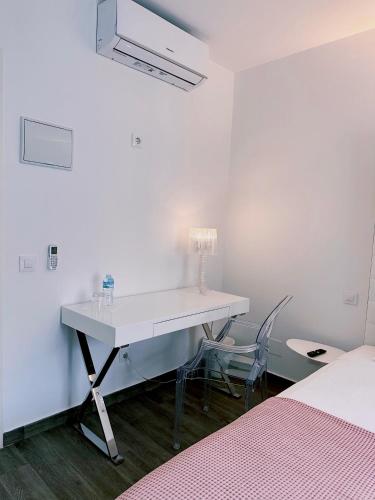 Ένα ή περισσότερα κρεβάτια σε δωμάτιο στο bhc Boutique Hostal Cala Millor