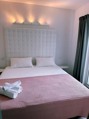 Ένα ή περισσότερα κρεβάτια σε δωμάτιο στο bhc Boutique Hostal Cala Millor