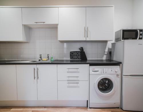 Dapur atau dapur kecil di The Torrs Apartments New Mills