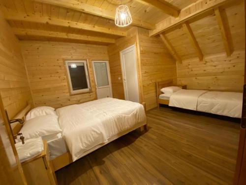 Cama o camas de una habitación en Adenisi guesthouse
