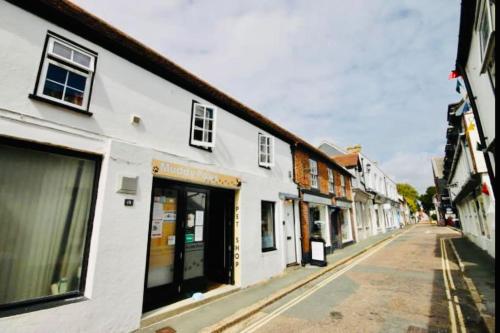 an empty street in a town with buildings at Apartment with Roof Terrace - Centre of Yarmouth in Yarmouth