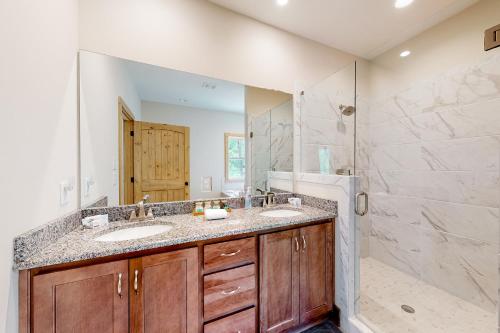 a bathroom with two sinks and a shower at Woodstone Trail Tranquility in Ellijay