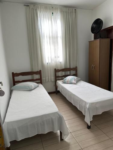 Postel nebo postele na pokoji v ubytování POUSO CENTRO - Pouso dos Viajantes Unidade Centro OuroPreto