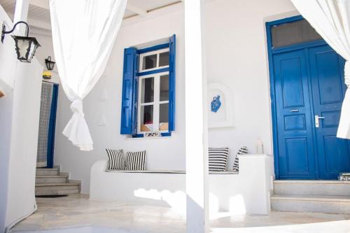 Φωτογραφία από το άλμπουμ του Lemonia House στη Βίβλο