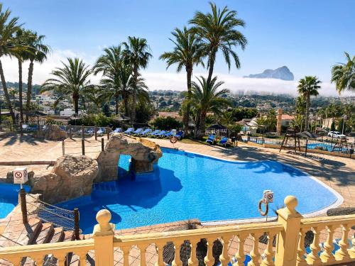 THE VIEW: sea, mountain, terrace, swimming pool