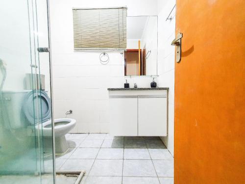 a bathroom with a toilet and a sink and a shower at Paraiso do Sol in Ubatuba