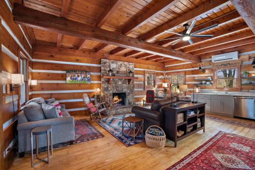 Χώρος καθιστικού στο Big Hill Cabin