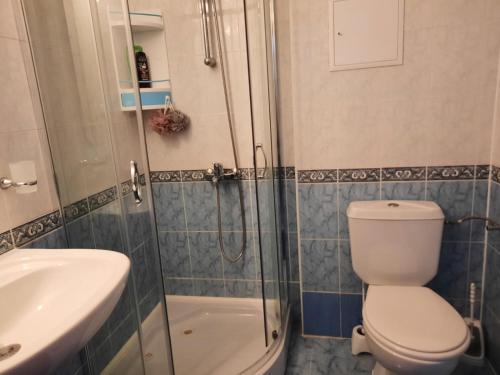 a bathroom with a shower and a toilet and a sink at Apartment in Sunny beach, Complex Sun Village, 80 qm, 2 bedrooms & living room near to the beach, SWIMMING POOL, garden in Sunny Beach