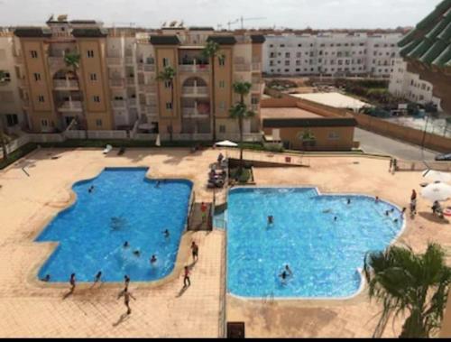 Vue sur la piscine de l'établissement Appartamento a mohammadia AL KAWTAR ou sur une piscine à proximité