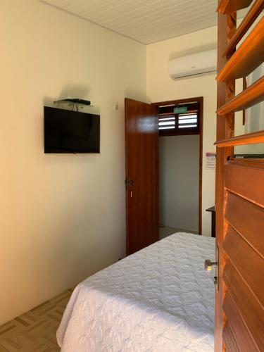 Una cama o camas en una habitación de Happy Hostel e Pousada Paracuru