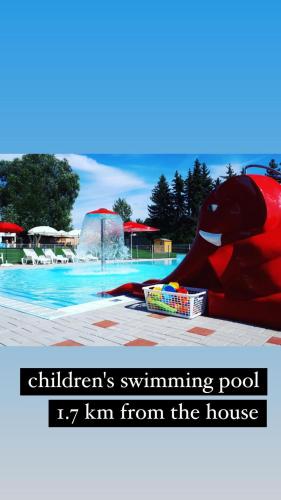a childrens swimming pool km from the house at Apartmán byt 75m2 klid příroda pro rodinu in Prague
