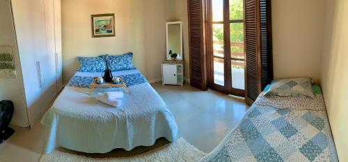 a bedroom with a bed with a blue comforter at Aconchego Penedo in Penedo