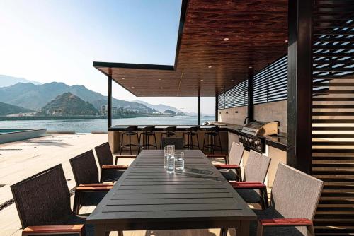 Gallery image of Luxury Villa 8 BR Sea and Mountain View with infinity pool - Al Dana Island Fujairah in Fujairah