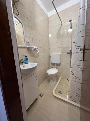 Phòng tắm tại Lazarus Bigova apartments