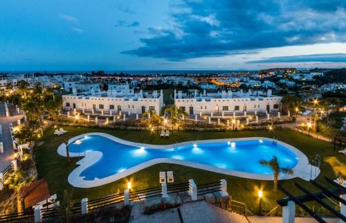 Luxurious and spacious apartment with a private garden and solarium with great views in Estepona área Marbella La Resina Country Golf