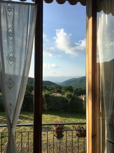 a window with a view of a mountain view at Welcome in Toscana in Polcanto