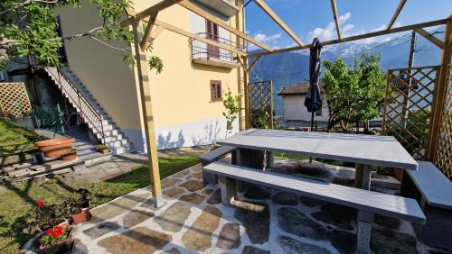 a picnic table in the backyard of a house at CASA BAT in Mantello