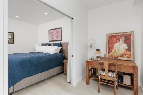 Postel nebo postele na pokoji v ubytování 644 A Renovated Condo at a World-Renowned Resort - Free Wifi and Parking