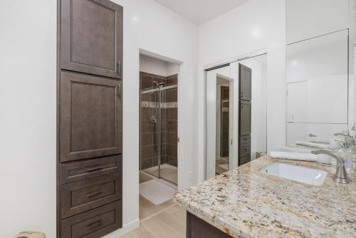 Koupelna v ubytování 644 A Renovated Condo at a World-Renowned Resort - Free Wifi and Parking