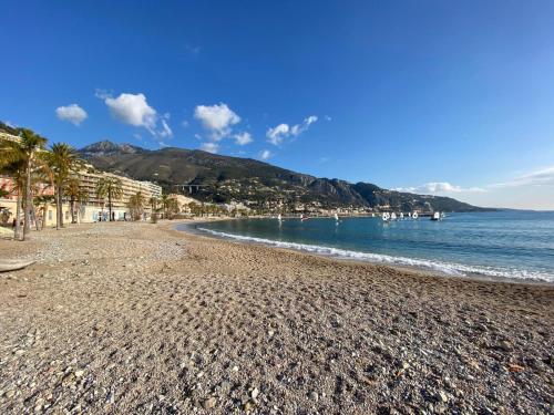 Joli 2 pièces vue jardin 50m plage Parking Clim
