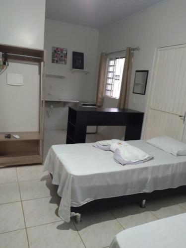 Katil atau katil-katil dalam bilik di Pousada e Chales Mambaí Inn