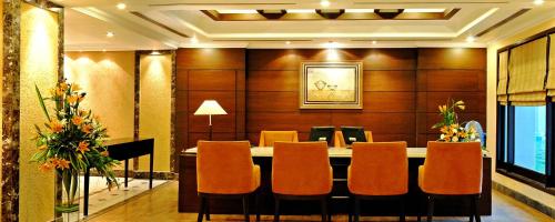 a meeting room with a table and chairs at Fortune Park Panchwati, Kolkata - Member ITC Hotels' Group in Kolkata