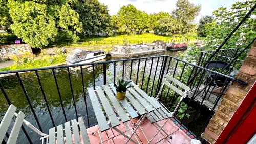 Amazing Location - City of London- 2 Bedroom Stunning Canal View House With Private Garden,Parking & Balcony photo 31