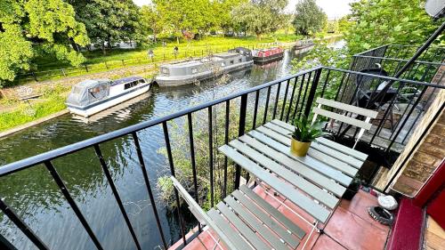 Amazing Location - City of London- 2 Bedroom Stunning Canal View House With Private Garden,Parking & Balcony photo 32