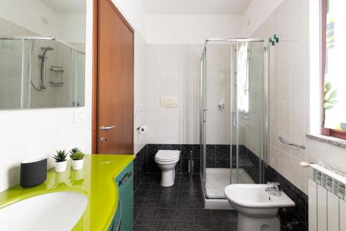 a bathroom with a sink and a toilet and a shower at [Strategico Rho Fiera-Milano] Vanzago Home Deluxe in Vanzago