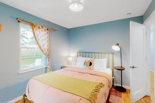 a bedroom with a bed with blue walls and a window at Dream Catcher in Eureka Springs