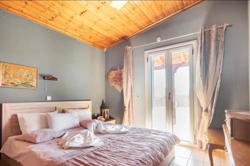 Katil atau katil-katil dalam bilik di Boem Villa in Nafpliο