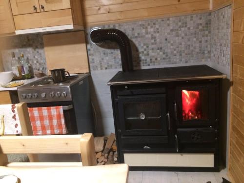 Una cocina o zona de cocina en Imanje Mir