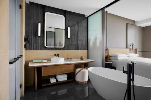 Bilik mandi di Nantong Marriott Hotel