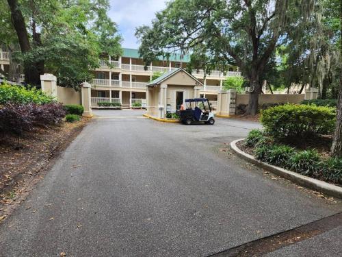 Classy & comfortable condo! photo 9