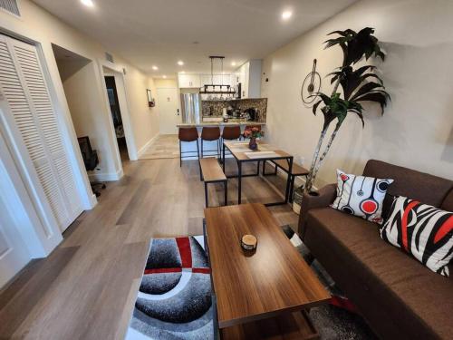 Classy & comfortable condo! photo 14