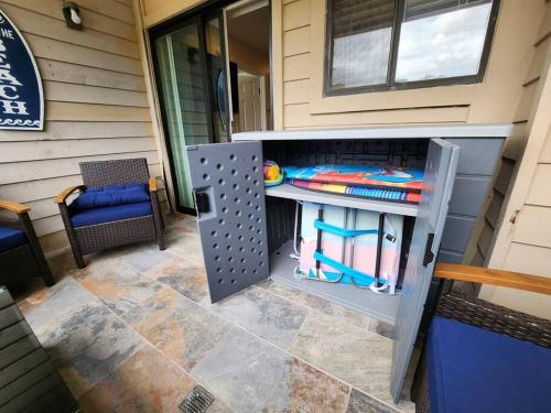 Classy & comfortable condo! photo 17