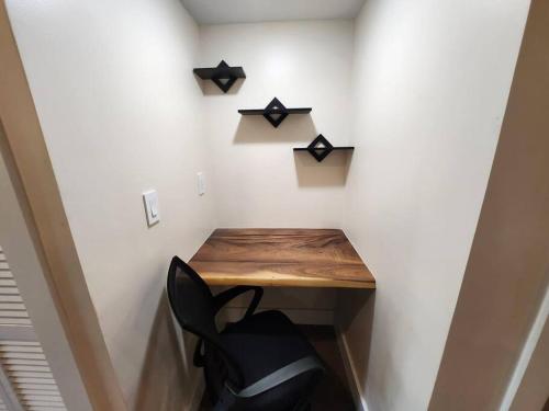 Classy & comfortable condo! photo 19