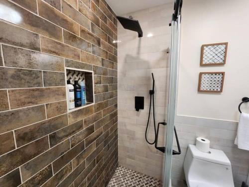 Classy & comfortable condo! photo 23