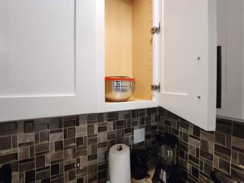 Classy & comfortable condo! photo 26