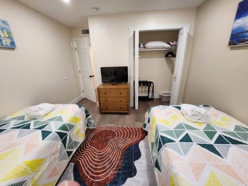 Postel nebo postele na pokoji v ubytování Classy & comfortable condo!