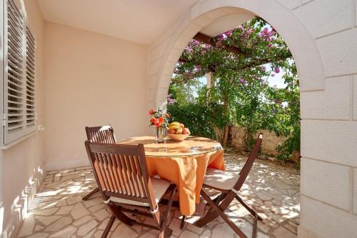 Apartment Mavarstica 17821a