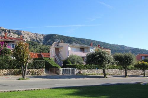 Apartments with a parking space Baska, Krk - 18878