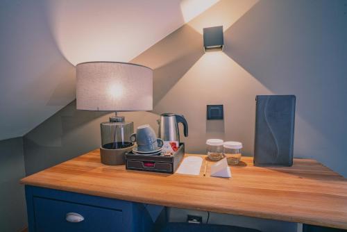a table with a lamp and a blender and glasses on it at Terra-Beka Lodge in La Chapelle-dʼAbondance