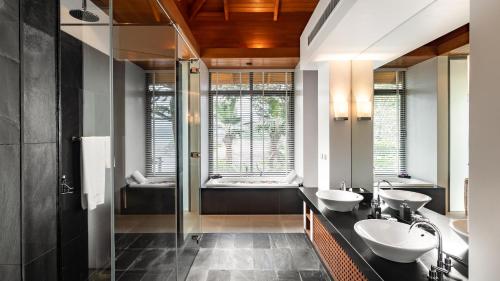Bilik mandi di Villa Chelay